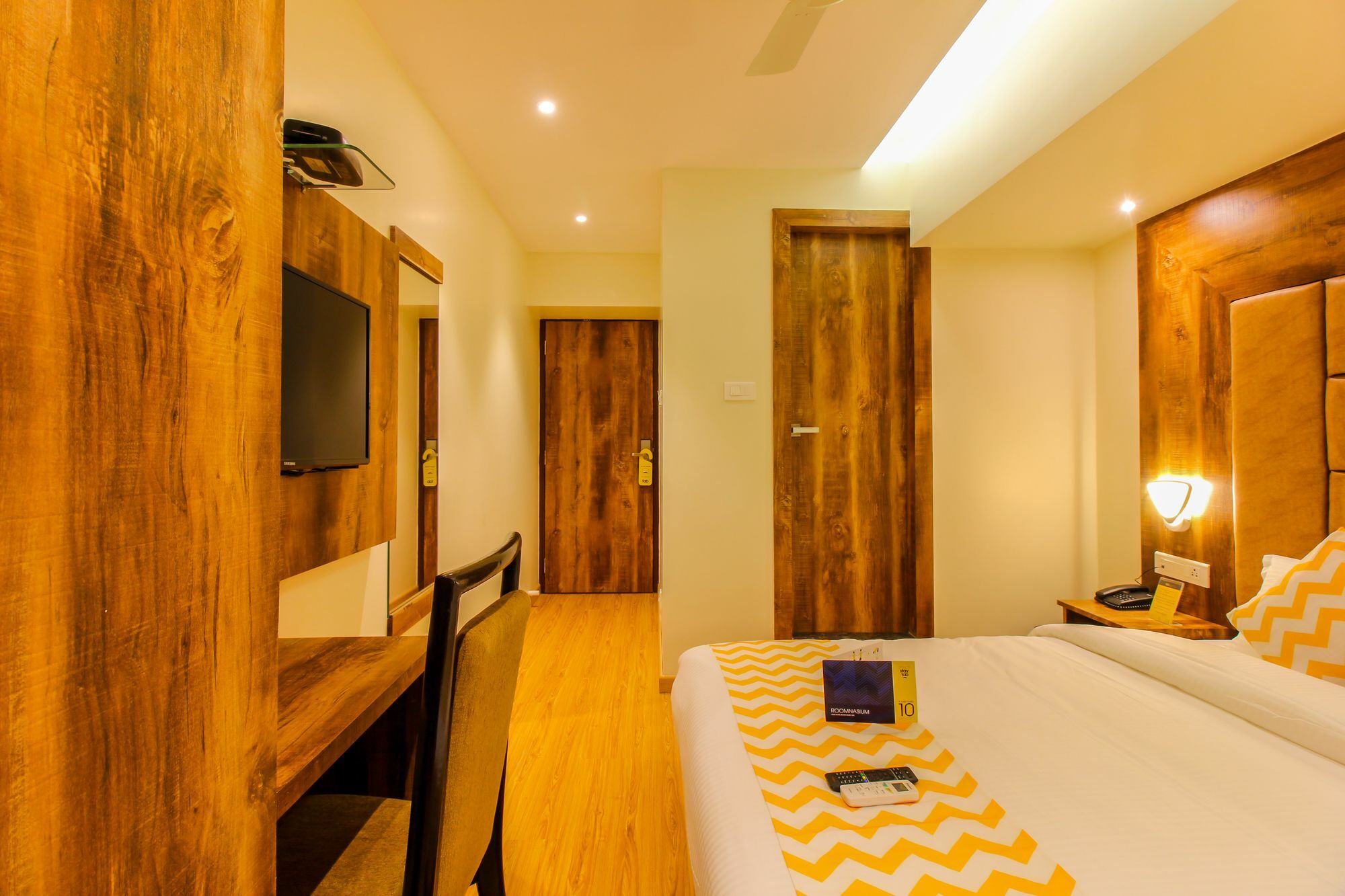Fluorescent By Bizzgrow Hotels International Airport - Formerly Known As Byaris International Mumbai Luaran gambar