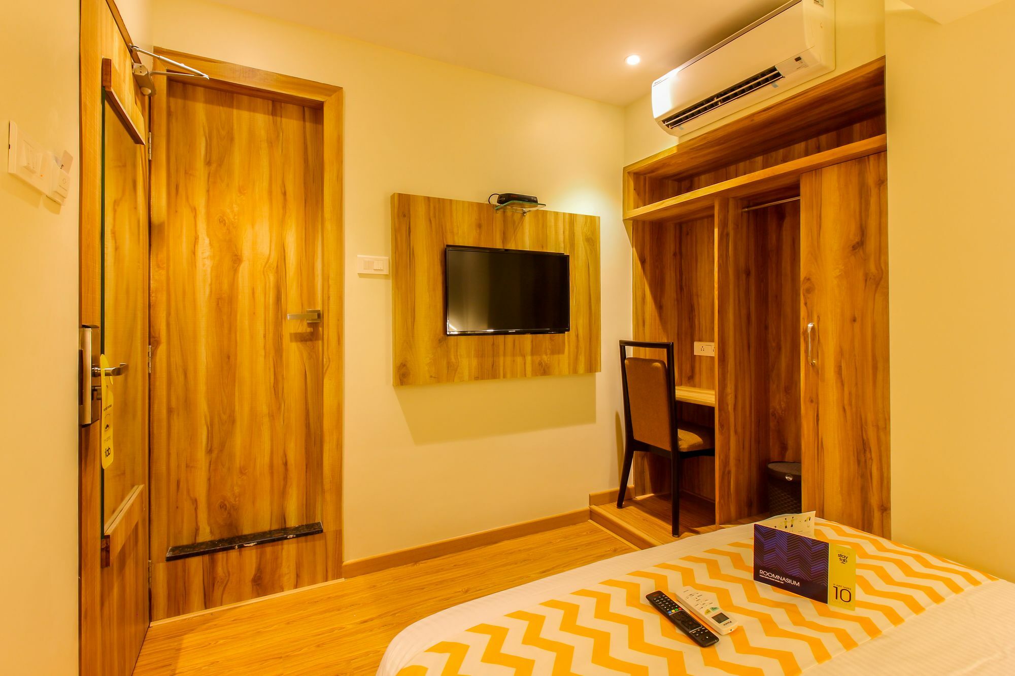 Fluorescent By Bizzgrow Hotels International Airport - Formerly Known As Byaris International Mumbai Luaran gambar