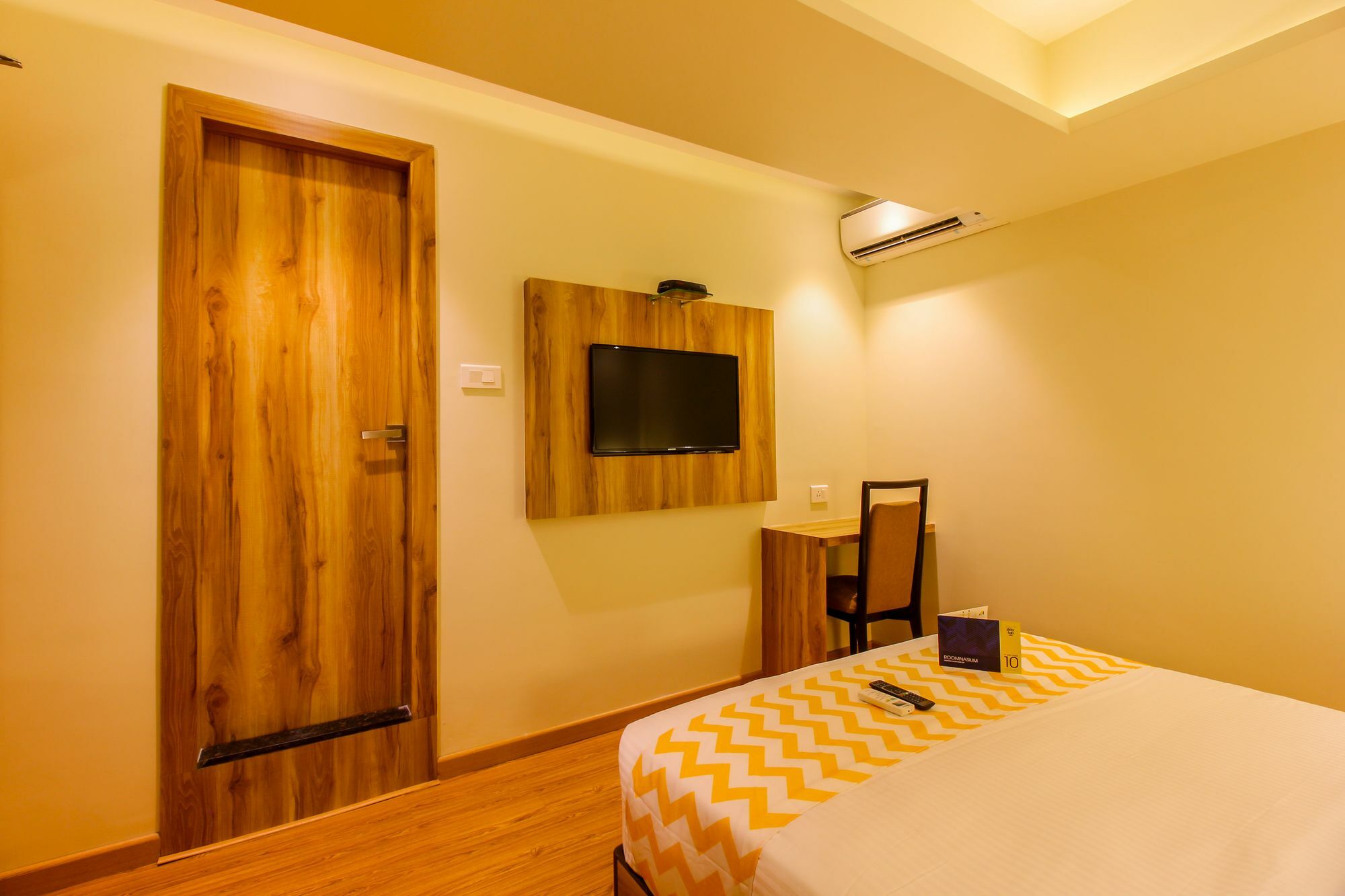 Fluorescent By Bizzgrow Hotels International Airport - Formerly Known As Byaris International Mumbai Luaran gambar
