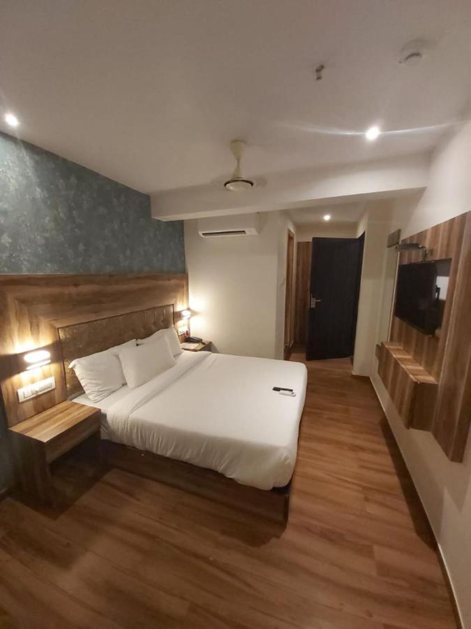 Fluorescent By Bizzgrow Hotels International Airport - Formerly Known As Byaris International Mumbai Luaran gambar